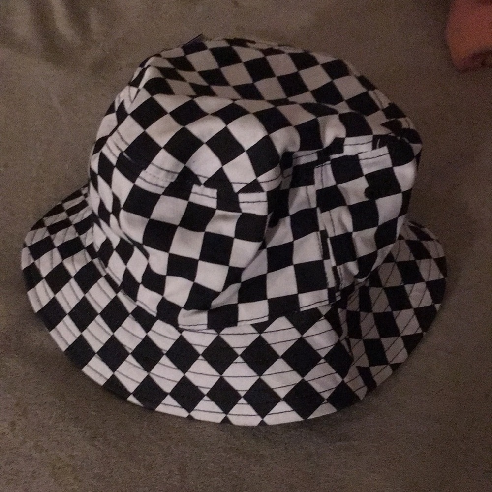Bucket hat